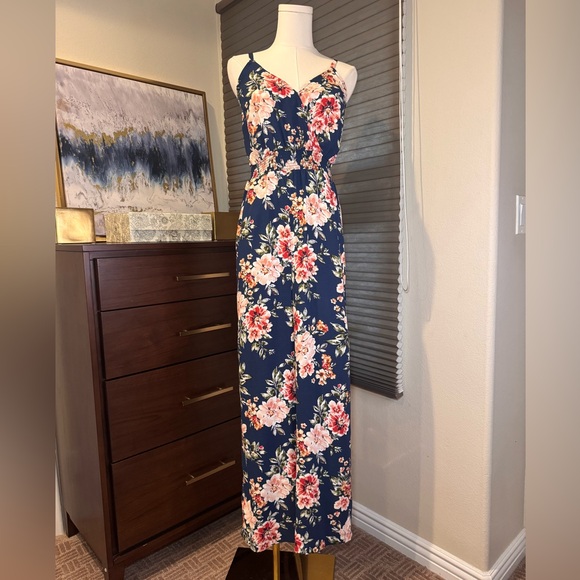 Woman's Xhilaration Wide Leg V Neck Navy and Pink Floral Jumpsuit. Size S - Picture 2 of 8